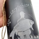 Black Bottle "Carpfishing for life" Geschenk für Angler Gluecksfish